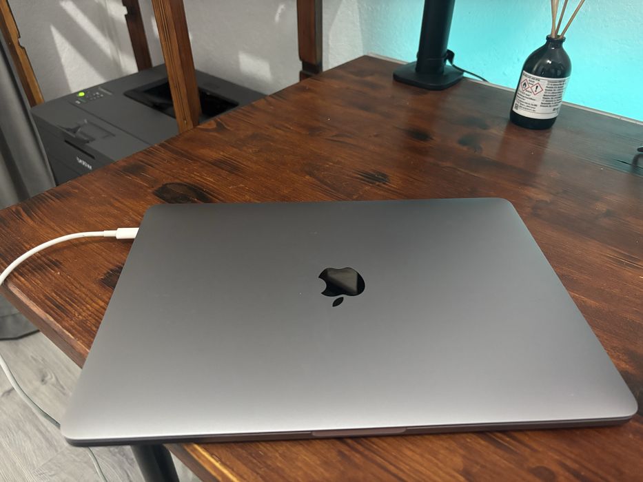 Macbook pro m1 - 100% baterie/ 512gb