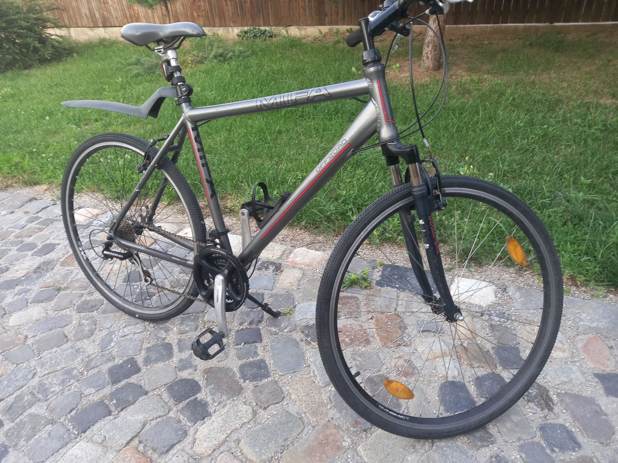 Bicicleta trekking cadru aluminiu