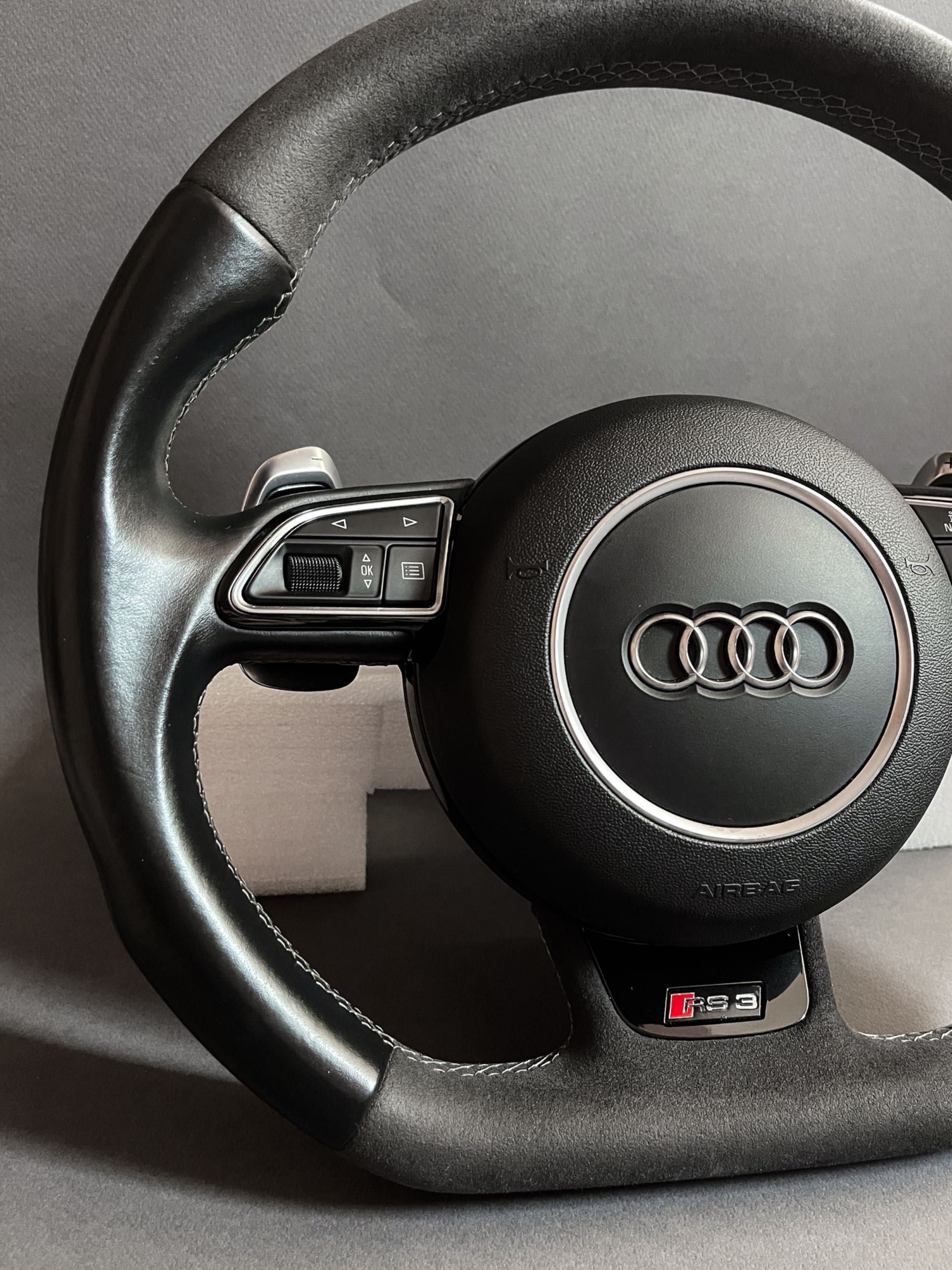 Audi RS3 8V Flat Bottom Волан Алкантара ( Оригинален )