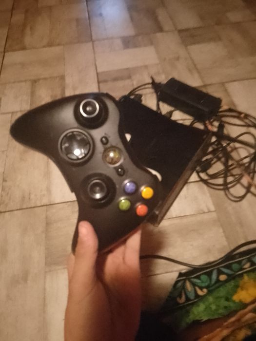 Xbox 360 perfect fuctionabil merge forte bine