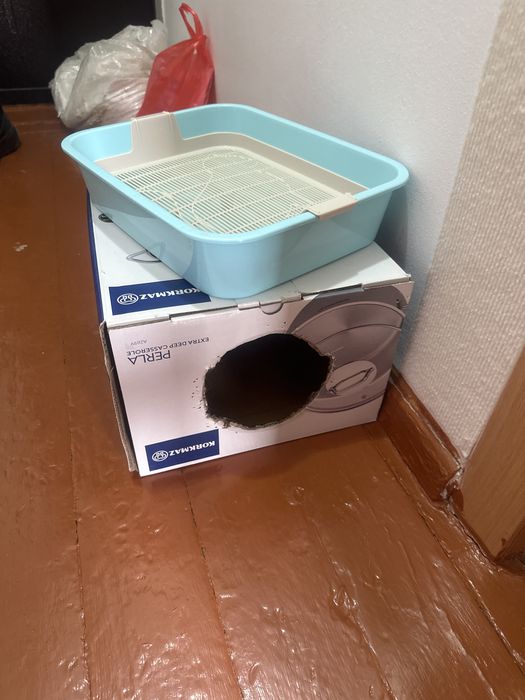 Лоток и коробка даром район Электротоваров