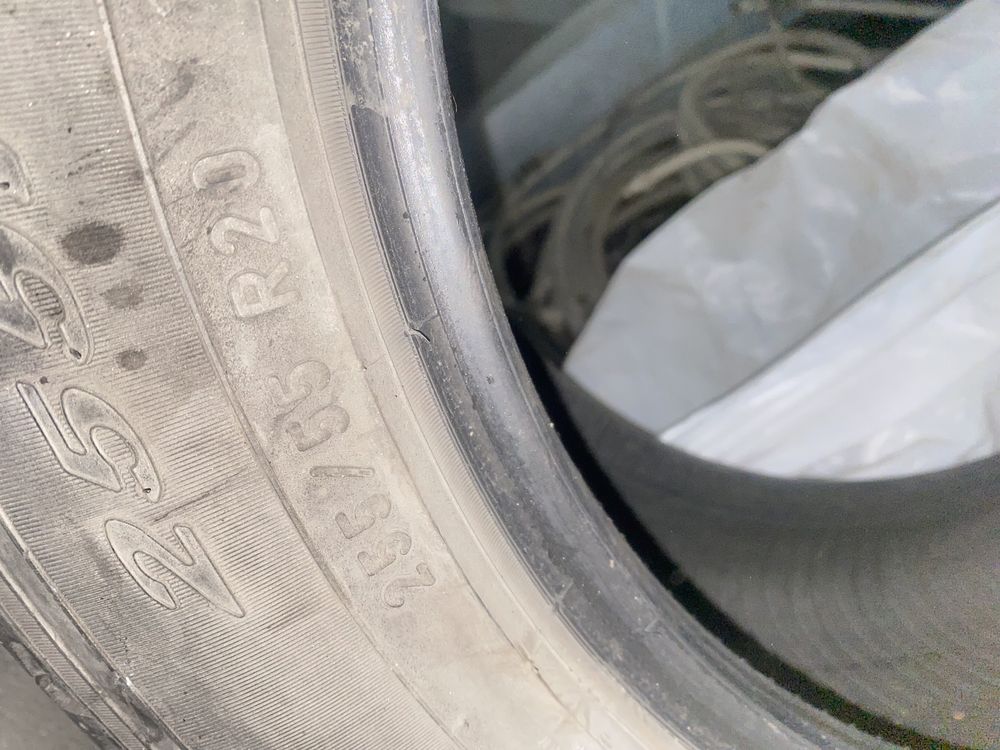 Продам комплект резины 255/55R20