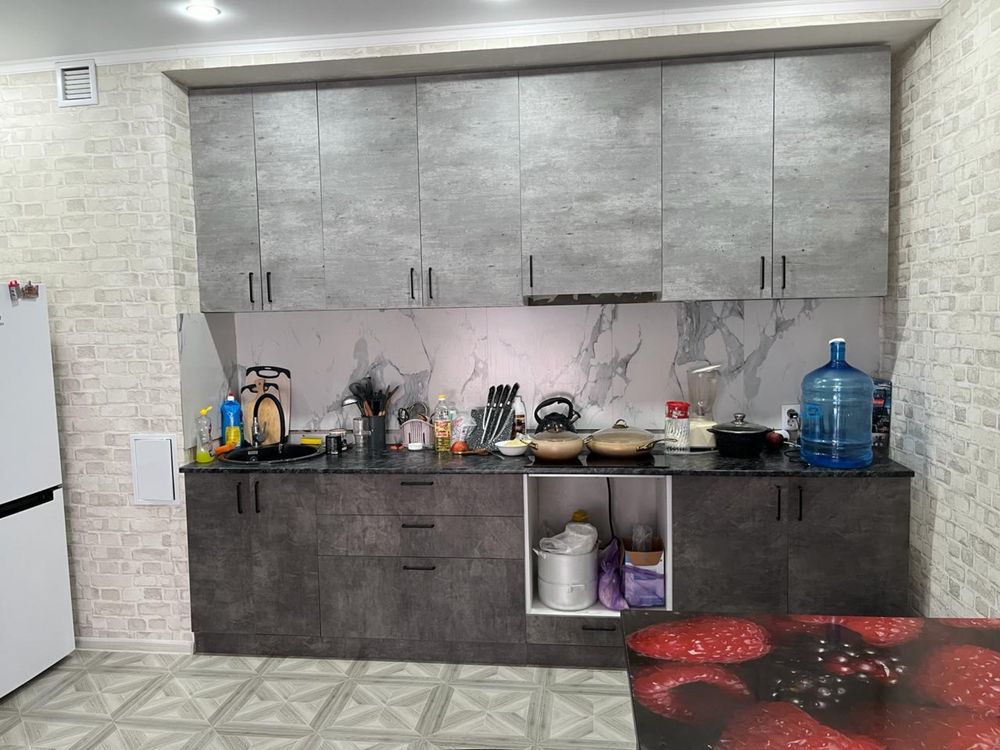 Продается кухня, в отличном состоянии, пользовались менее года