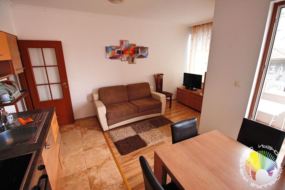 Дава се под наем Двустаен апартамент в Бургас, Център - 50 кв.м за 408 € - Снимка #2