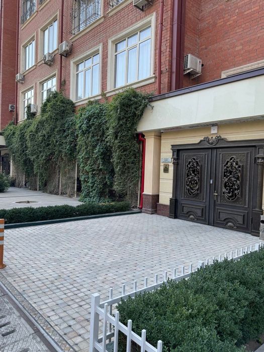 Продается 3х-комнатная квартира в центре, м.Ойбек, Гостиница Россия