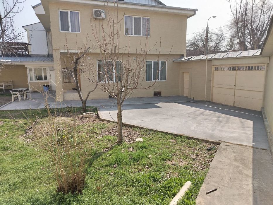 Продаётся 2-х этажный Участок в хорошом состоянии.