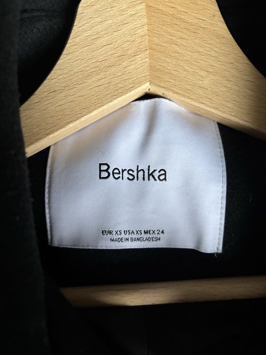Bershka черно палто XS-S