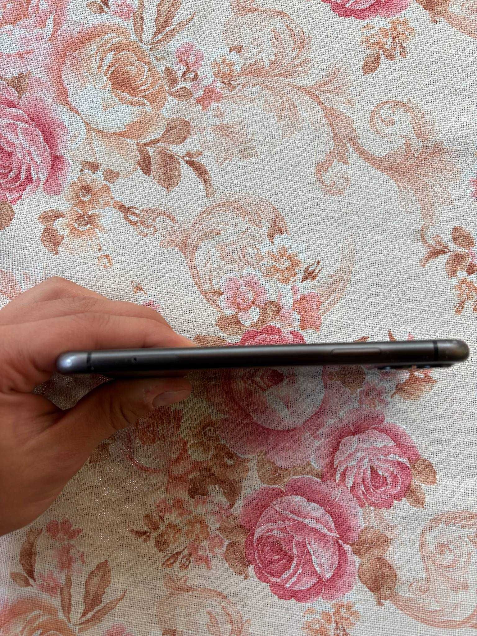 iPhone 11 – 64GB + 2 калъфа