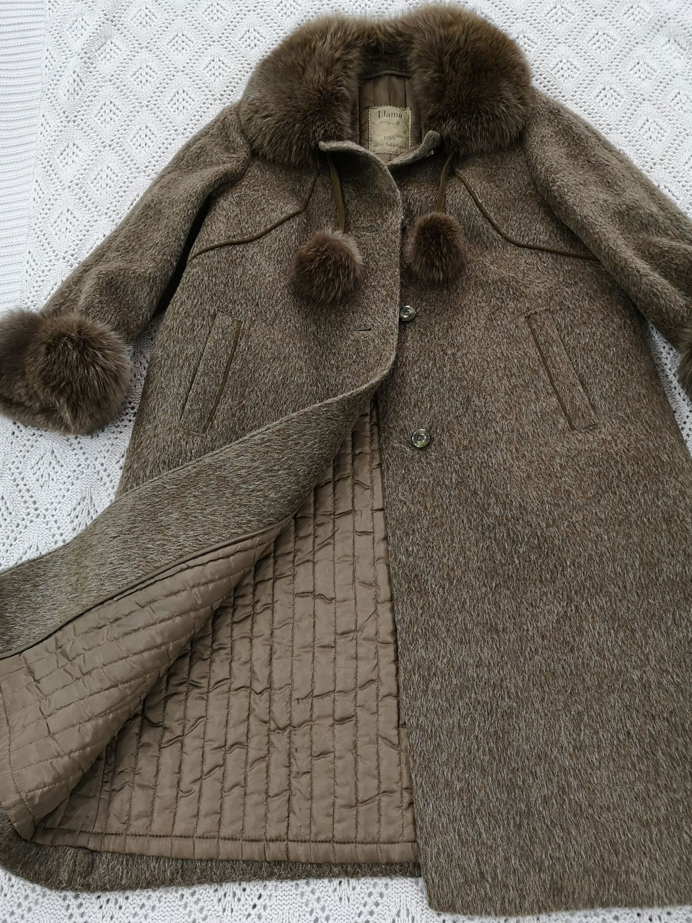 Пальто женское шерстяное с отделкой из ламы. Размер M-L