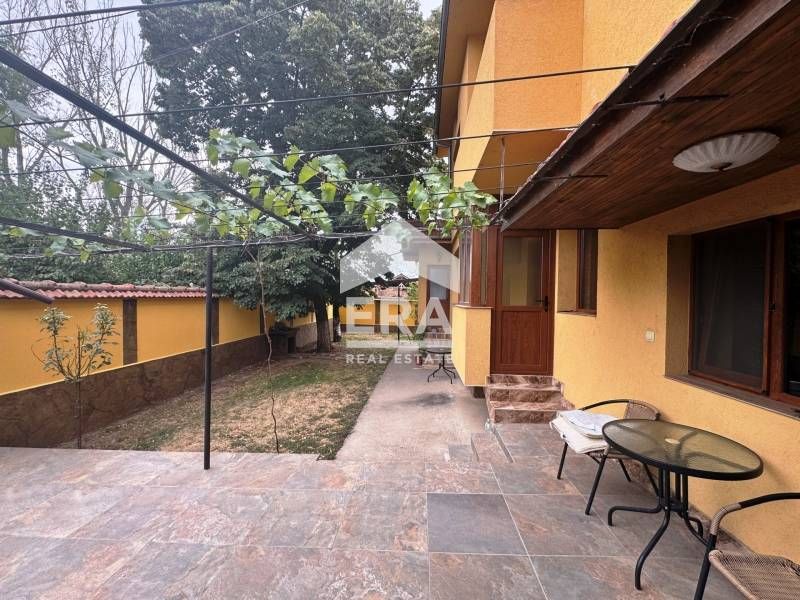 Страхотна семейна къща в с. Сандровo