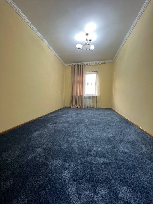 Sergeli 8xudud 2/3/7 kvartira sotiladi 68m² 3xona qisa bóladi