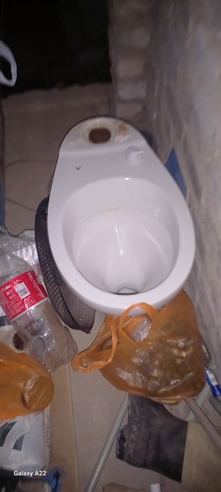 Унитаз хорошем состоянии ,