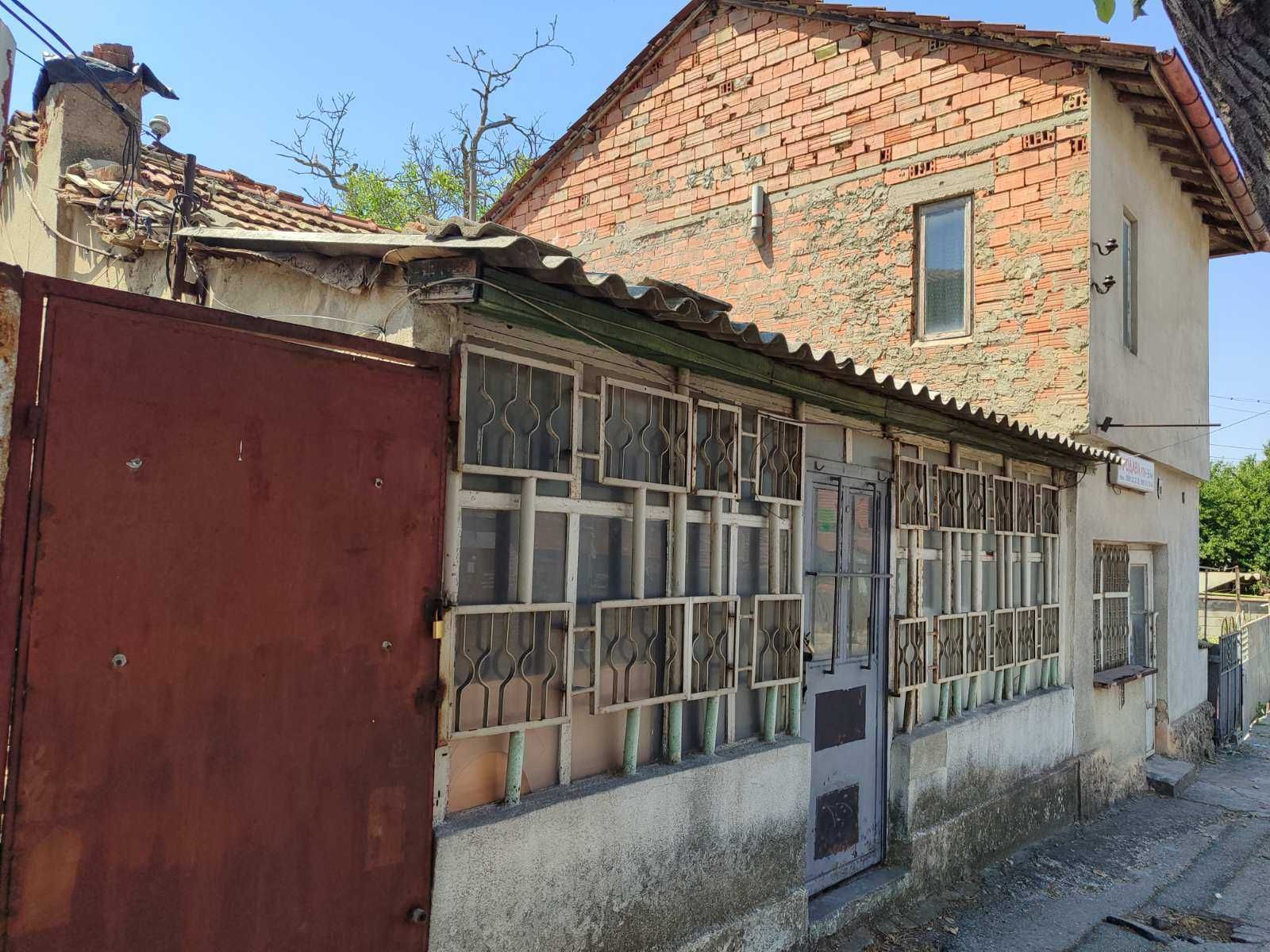 Къща с парцел в Добрич