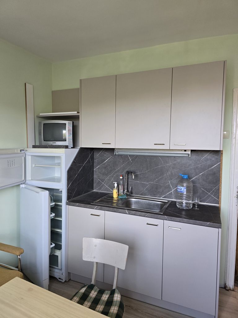 Дава се под наем Четиристаен апартамент в Шумен, Център - 101 кв.м за 331.5 € - Снимка #9