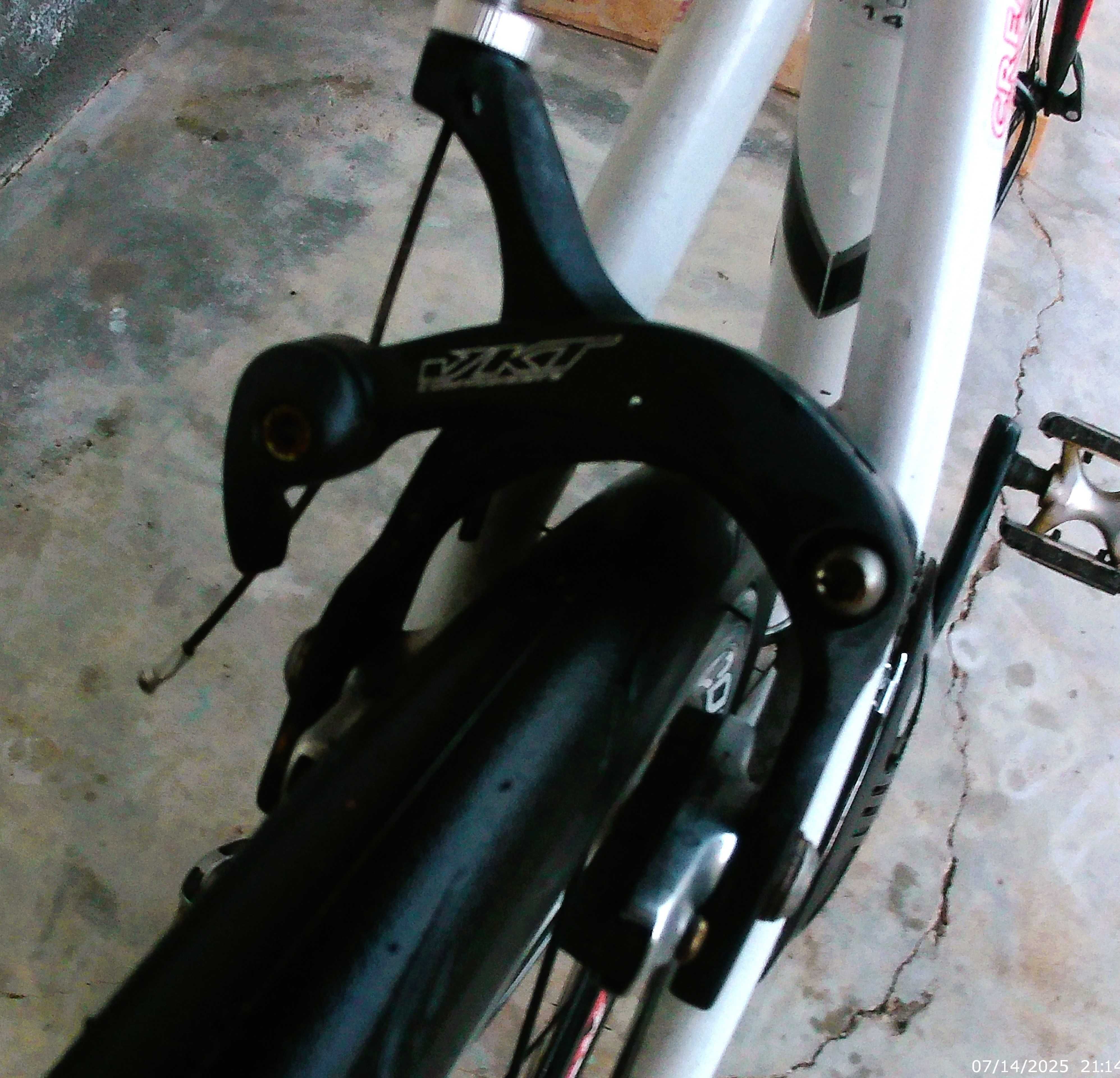 Bicicletă cursieră profesională Montana Italia - echipare VKT