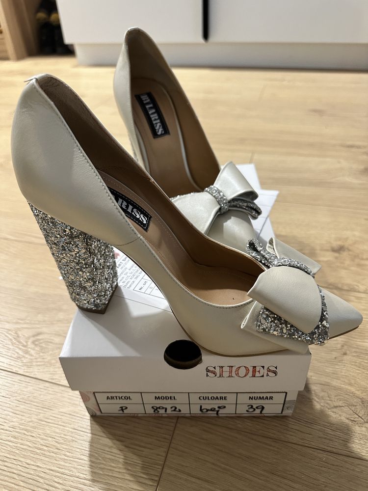 Pantofi cu toc din piele 39