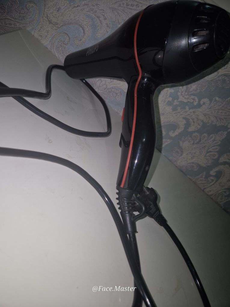 Продам фен Philips