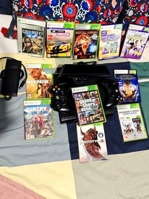 Xbox 360 model 1538 + Kinect model 1473 + 2 controllere + jocuri