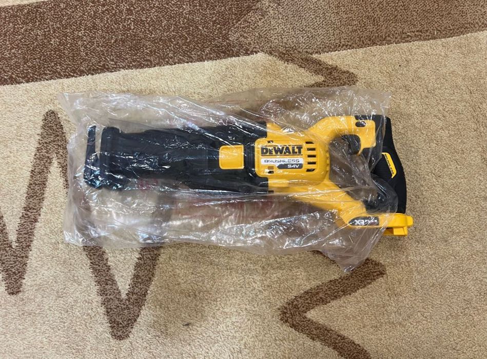 Fierăstrău sabie Dewalt DCS389
