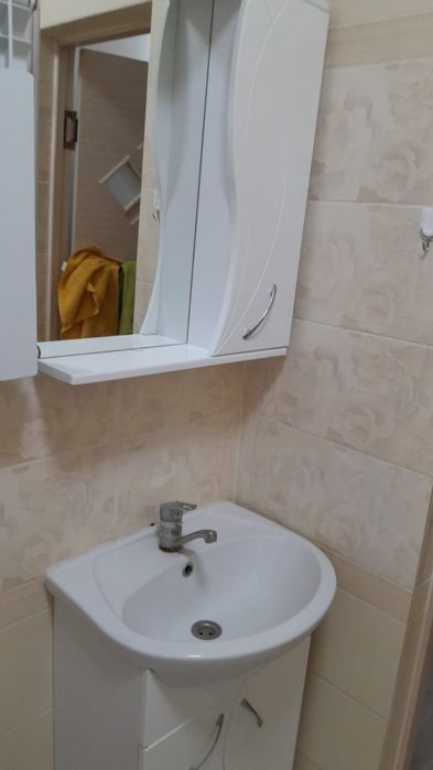 Продам тумбу и зеркало набор для ванной