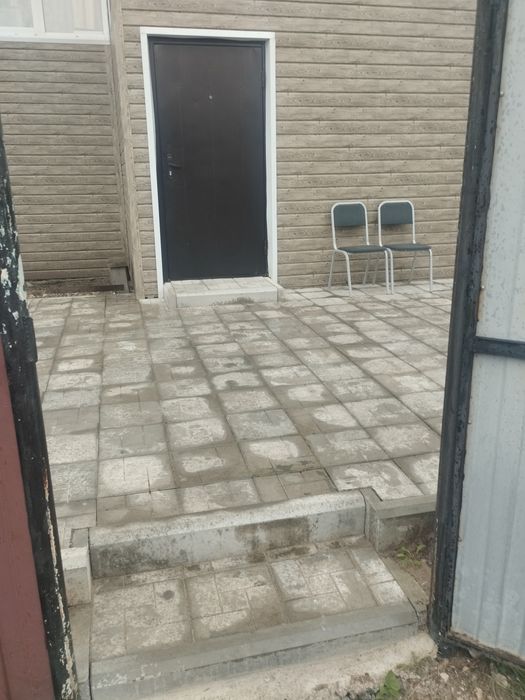 Дом расположен в городе