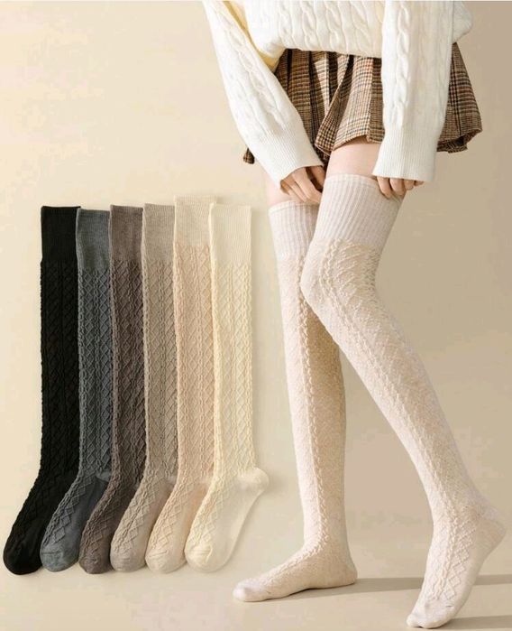 Дълги чорапи над коляното