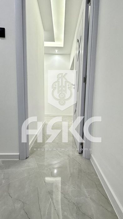 Продаваме двустаен апартамент в кв. Надежда 4