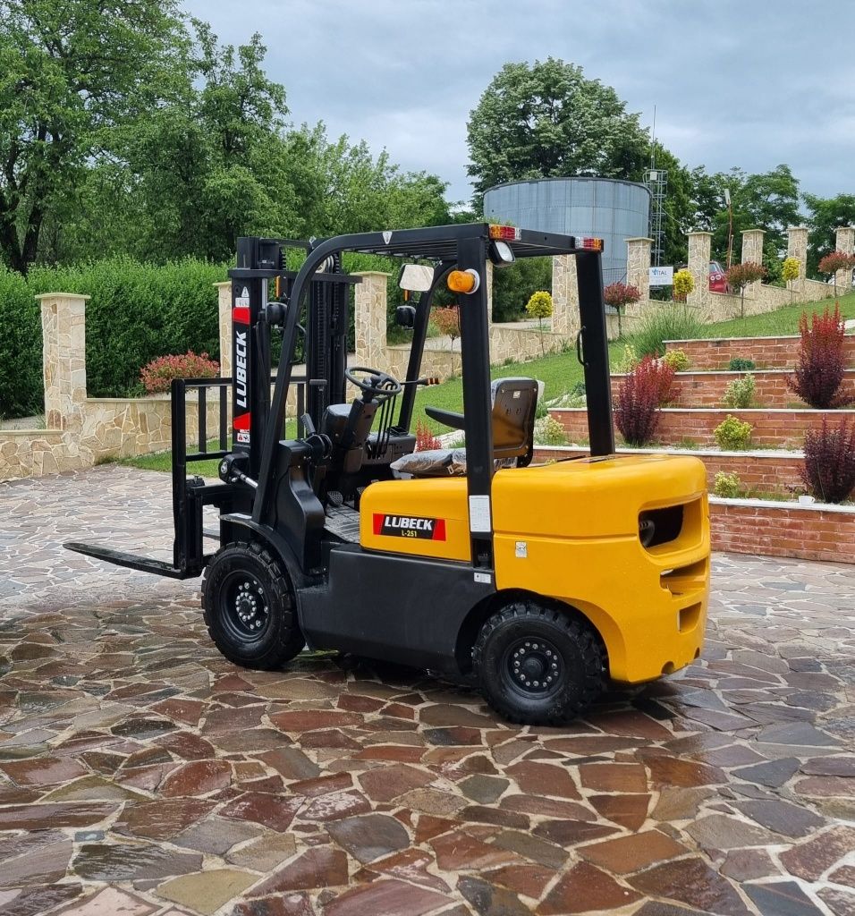Motostivuitor Lubeck L-251 2.5 tone ridicare NOU  Garantie 2 ani