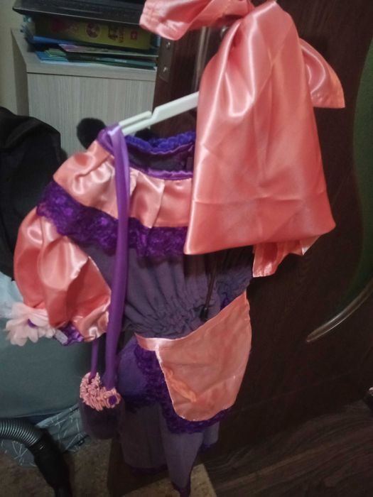 Rochie furnicuta mărimea 4-5 ani stare f bună