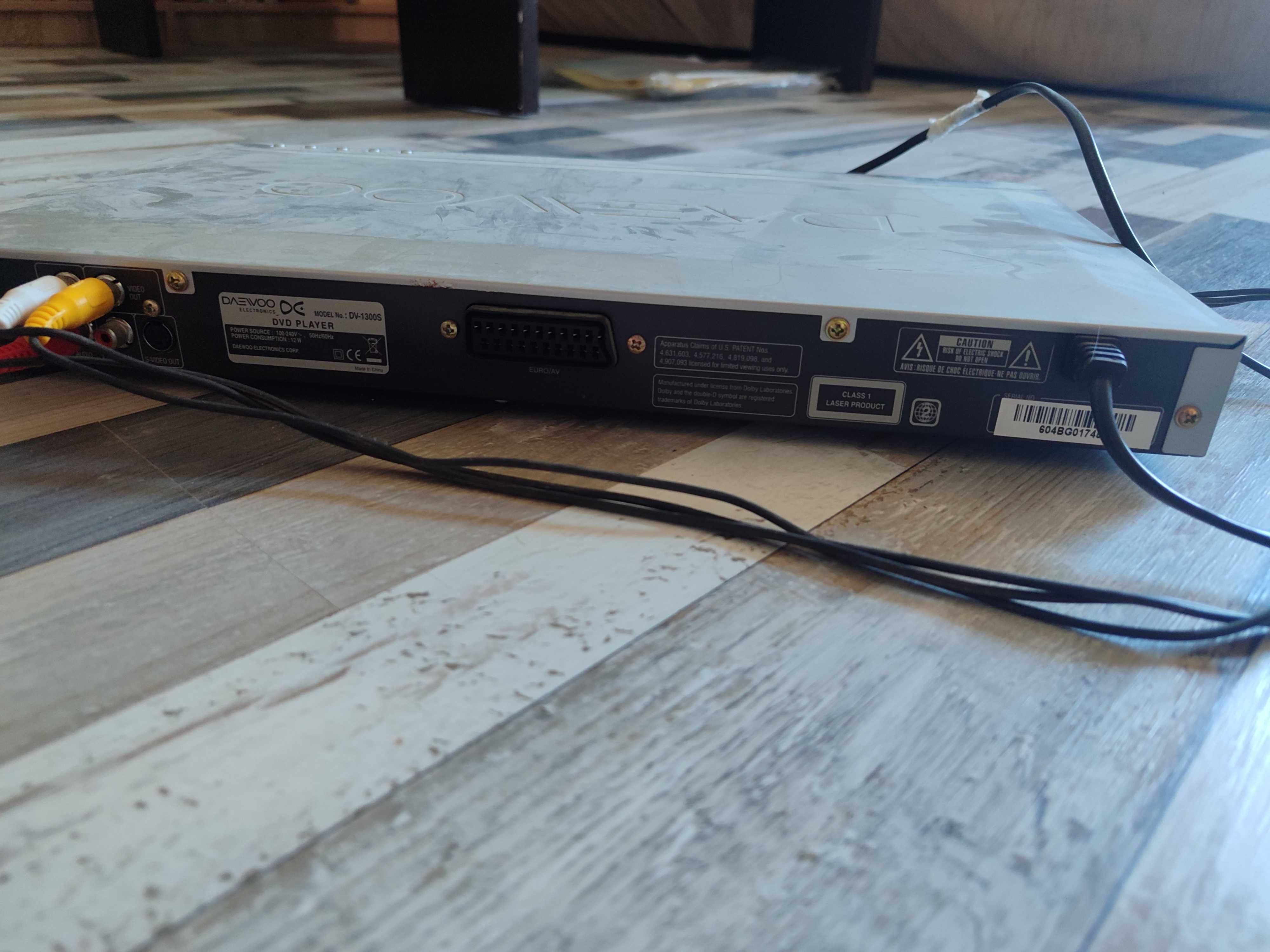 Продавам DVD Плейър Daewoo DV-1300S с Дистанционно и Караоке функция