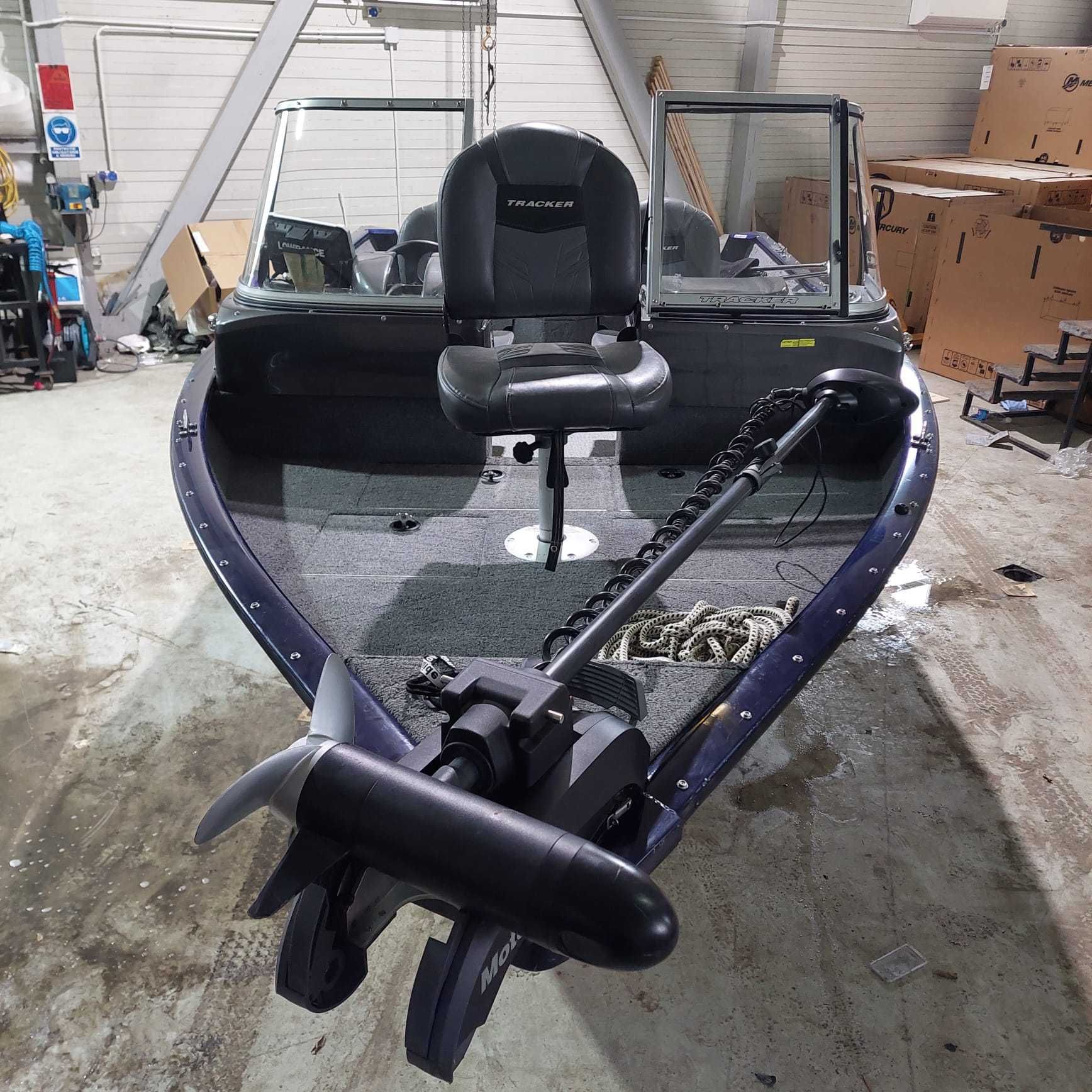 Tracker PRO GUIDE V–16 WT