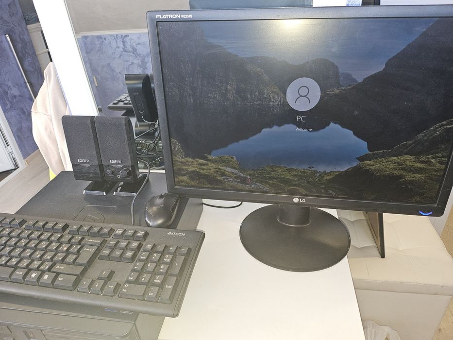 Компютър с монитор LG