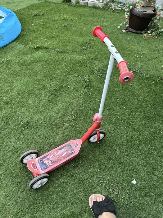 Vand trotinete pt copii 3-7 ani.