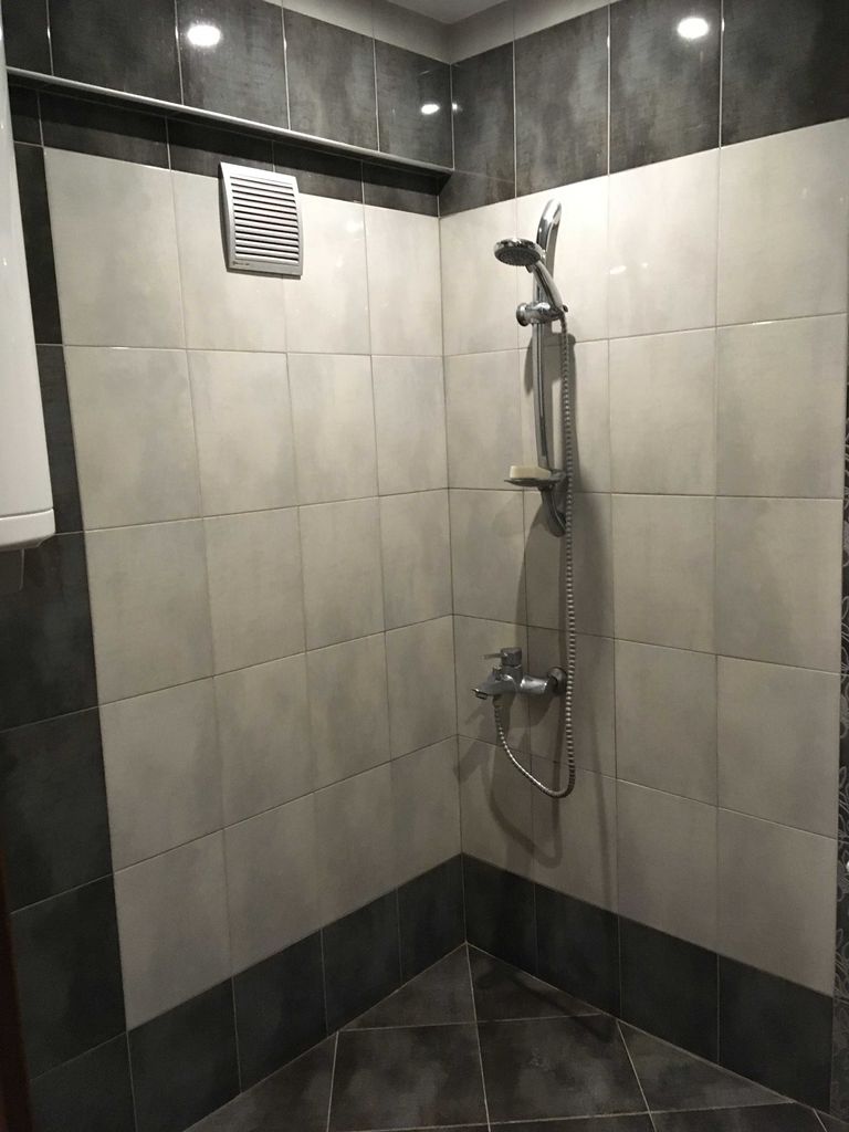 Продава се Тристаен апартамент в Хасково, Дружба 1 - 120 кв.м за 1084 €/кв.м - Снимка #18