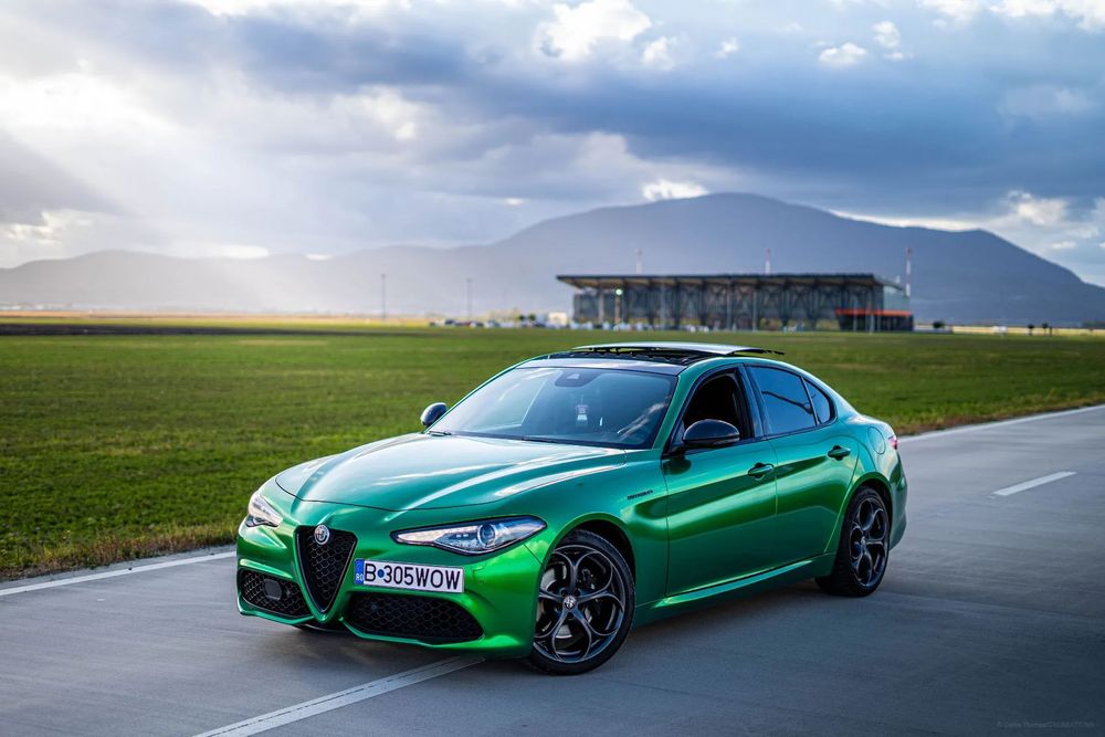 Alfa Romeo Giulia Alfa Romeo Giulia Estrema 2.0 280cp, Carbon, H&K, Panoramic, Alcantara