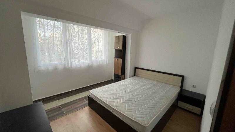 Дава се под наем Двустаен апартамент в Бургас, Изгрев - 65 кв.м за 433.5 € - Снимка #2