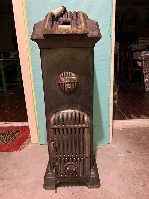 Пернишка печка за твърдо гориво