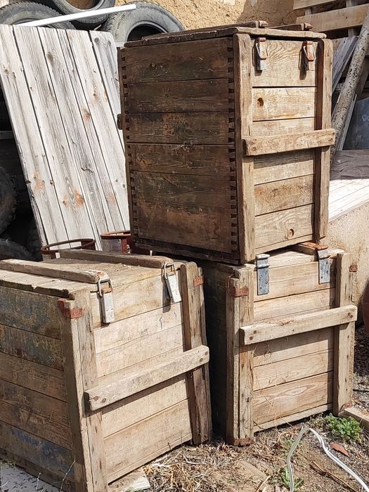 Продаются 3 винтажные коробки со времён СССР.