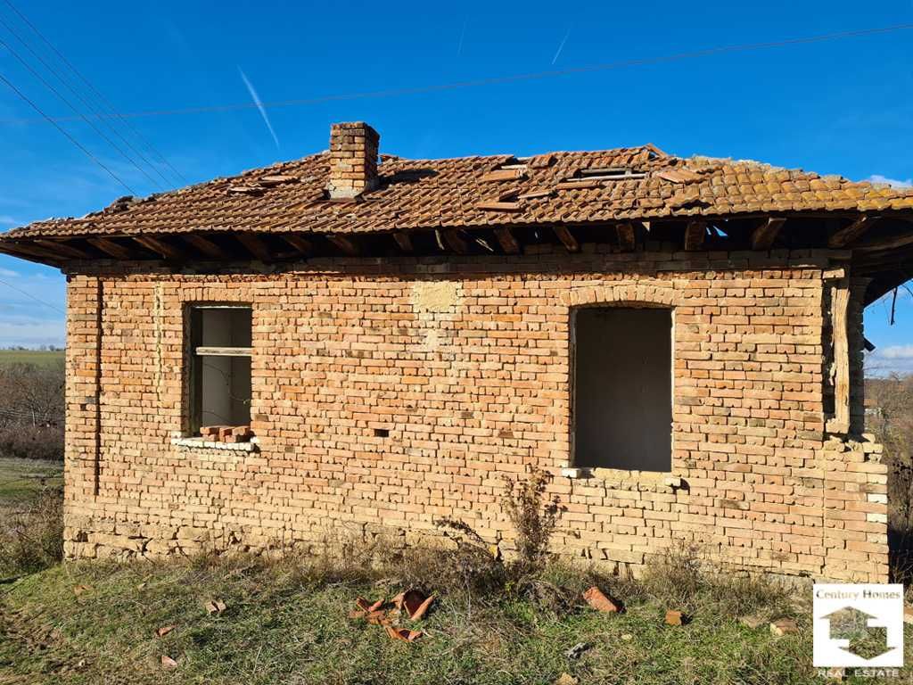 155077 Стара къща за основен ремонт, с каменни основи, с. Владислав
