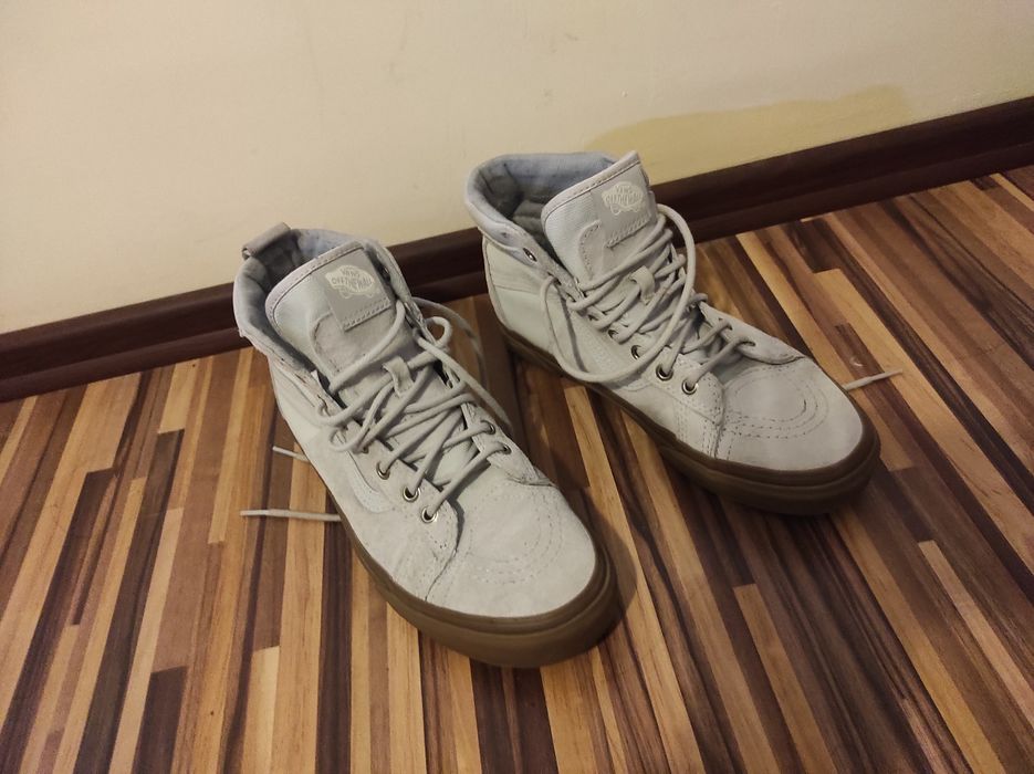 Se vinde tenesi Vans impermeabili  -mărimea 39 / RAAD ,mărimea 41