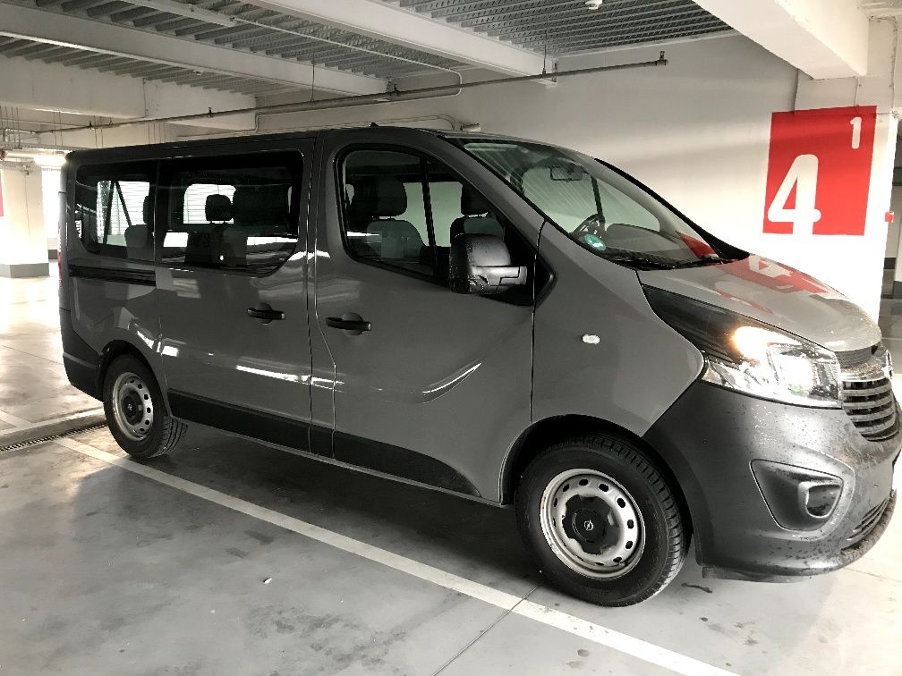 Inchiriere/Inchiriez Microbuz Van Opel Vivaro 7+1, de la 45 euro/zi