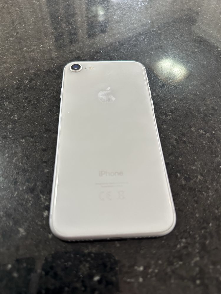 iphone 8 Silver 10/10 64 gb baterie 93% ,impecabil !