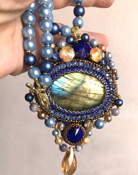 Colier handmade cu piatra labradorit si perle de sidef