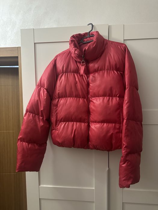 Топло ,късо яке.