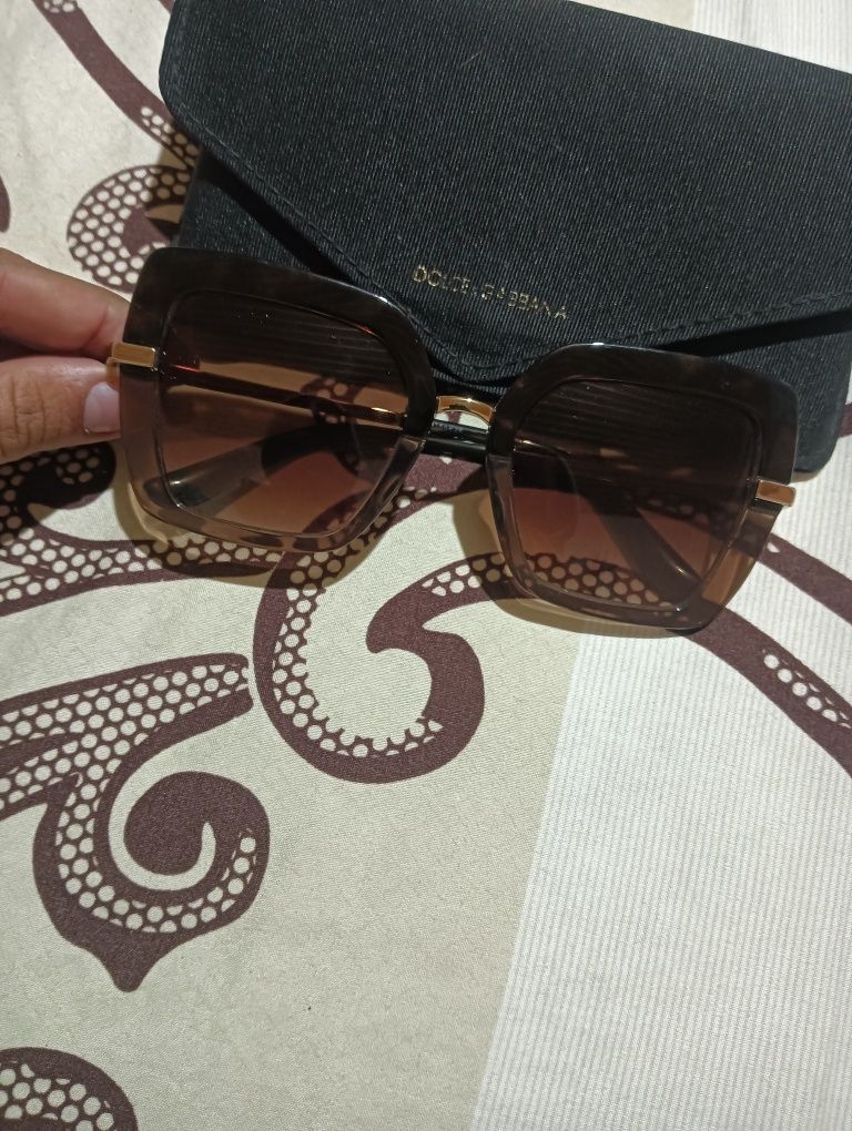 Ochelari de soare Dolce Gabbana 
Purtati foarte