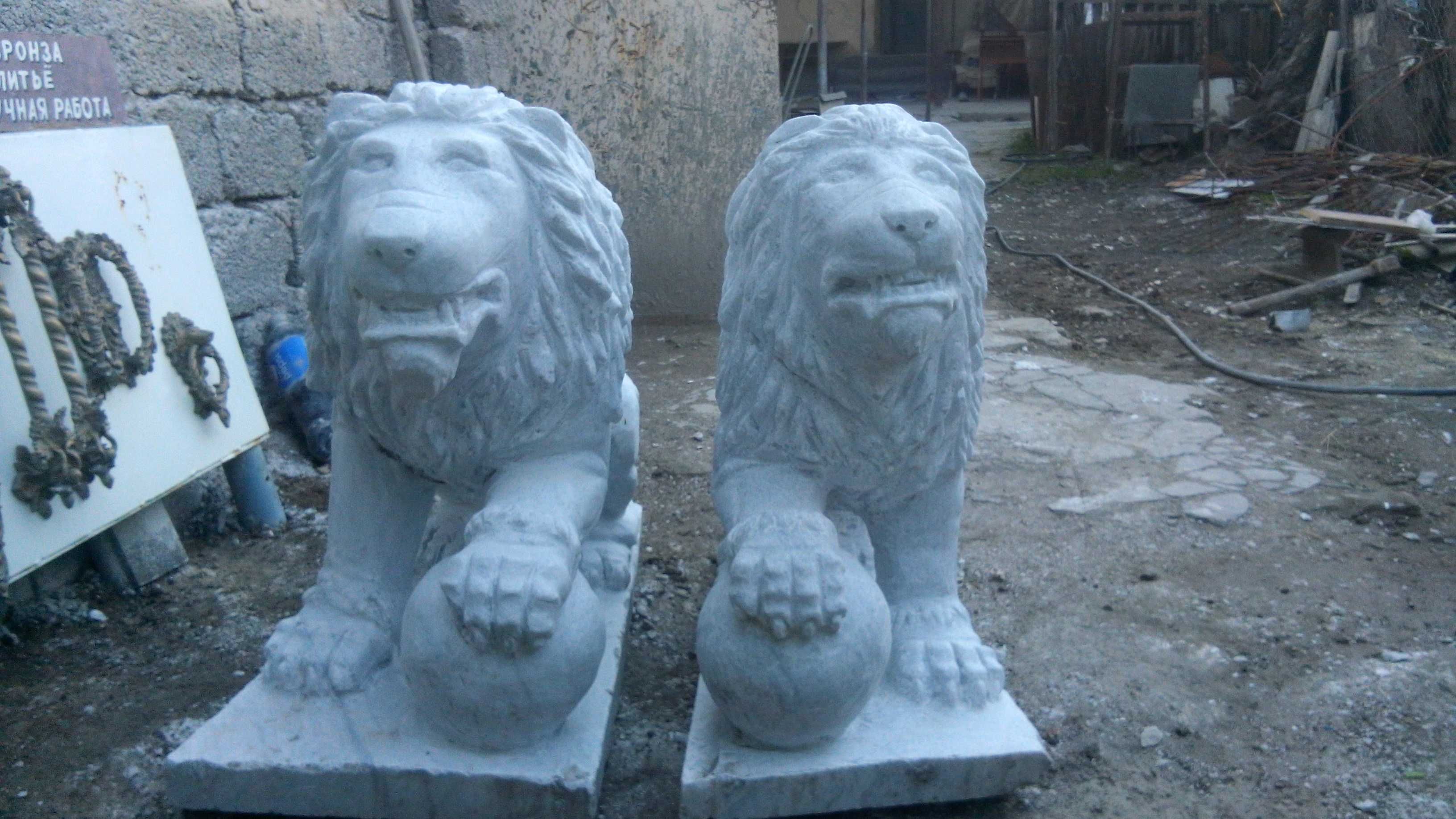 Скульптура мрамор лев