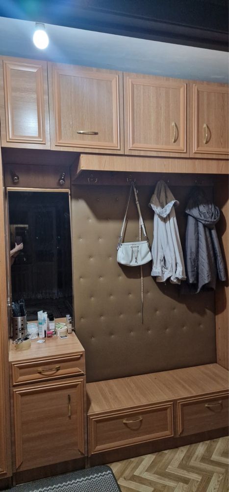 Продам шкаф в прихожую