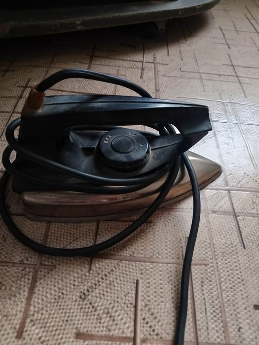 Продам советский утюг в хорошем состоянии