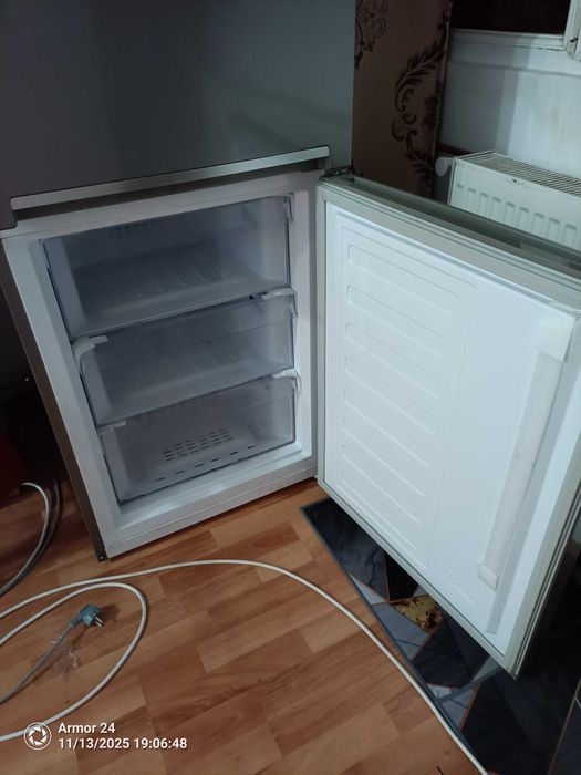 Vând combină frigorifică utilizată cu 1500 lei