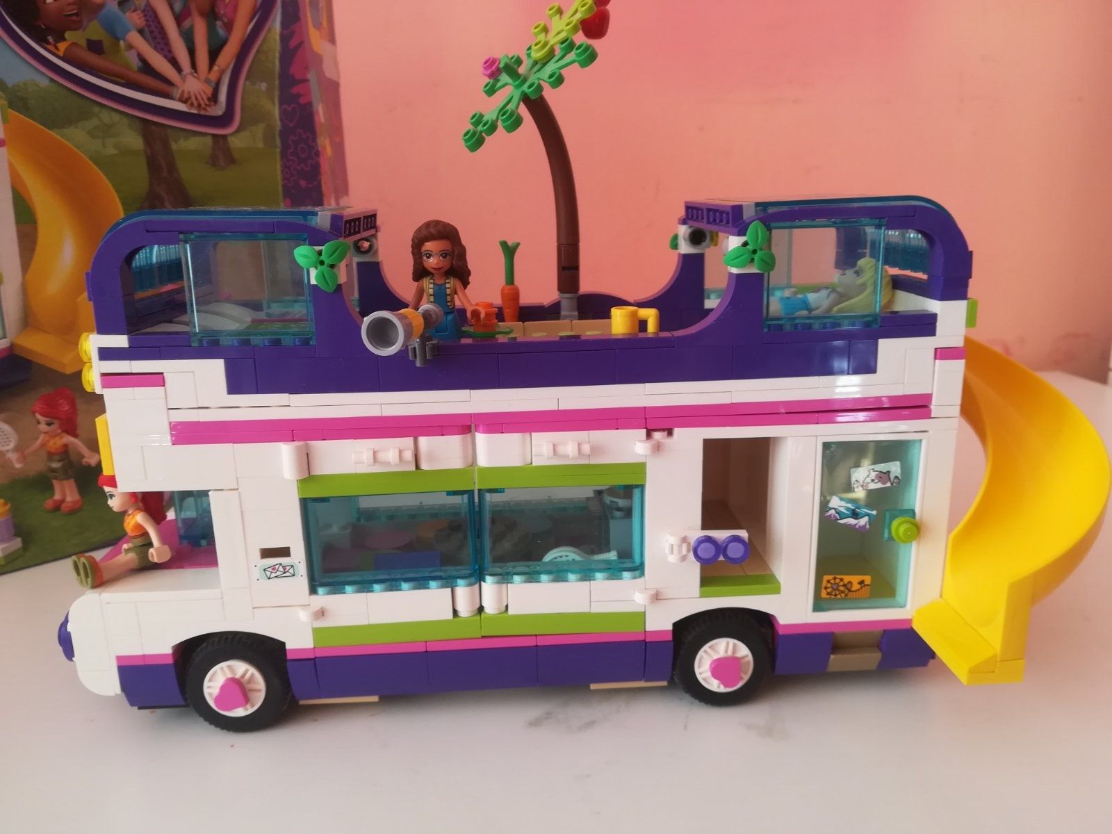 Lego friends: Автобусът на приятелството